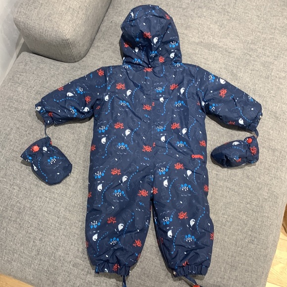 Oshkosh one piece snow suit 12 mo - Picture 11 of 11